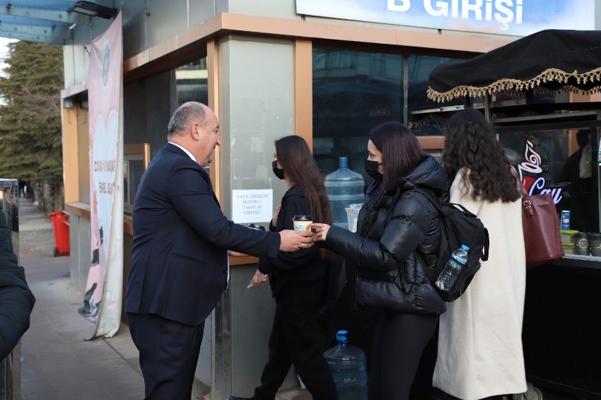 2022/01/1641801616_yahsihan_belediyesinden_final_haftasinda_Corba_ve_simit_Ikrami_-8.jpg