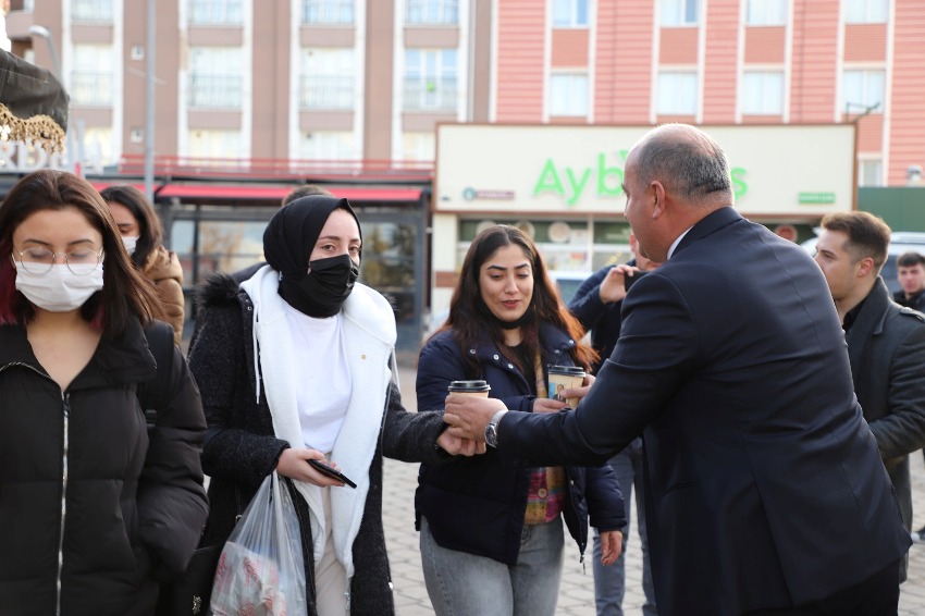 2022/01/1641801623_yahsihan_belediyesinden_final_haftasinda_Corba_ve_simit_Ikrami_-7.jpg