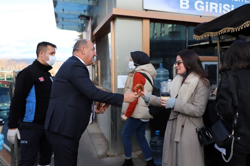 2022/01/1641801623_yahsihan_belediyesinden_final_haftasinda_Corba_ve_simit_Ikrami_-9.jpg