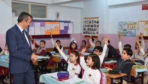 Vali Sezer, daveti geri çevirmedi