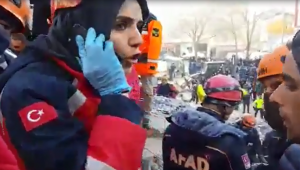 Azize sağlık personelinin telefonu sayesinde hayata tutundu