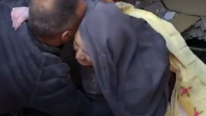 Depremde Hatun teyze böyle kurtarıldı