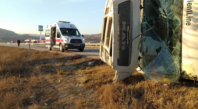 Tır devrildi, kilometrelerce kuyruk oluştu