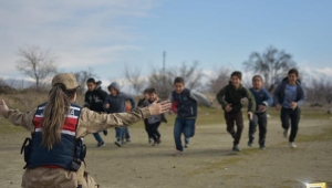 Deprem bölgesinde yaralar sarılıyor