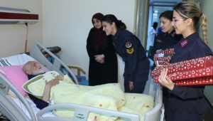 Jandarmadan hastalara moral ziyareti