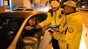 Polis denetimlerinde bin araç trafikten men edildi