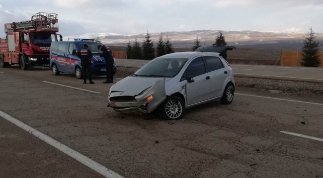 Takla atan otomobildeki 3 kişi ölümden döndü