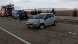 Takla atan otomobildeki 3 kişi ölümden döndü