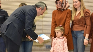 Yüksek lisans bitiren öğretmenler belgelerini aldı