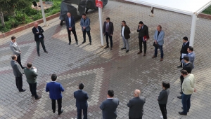 Belediye Başkanı toplantısını açık havada yaptı