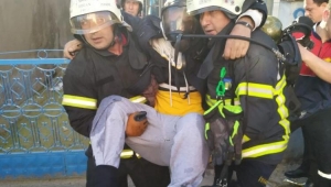 Yangında mahsur kalan kişiyi itfaiye kurtardı