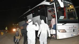 İlgiltere'den gelen 1'i bebek 61 kişi yurda yerleştirildi