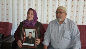 Şehit annesi, "Türkiye için bir ekmeğimiz olsa bölüşürüz."