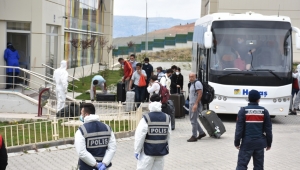 Yurt dışından gelen 309 Türk vatandaşı yurtlara yerleştirildi