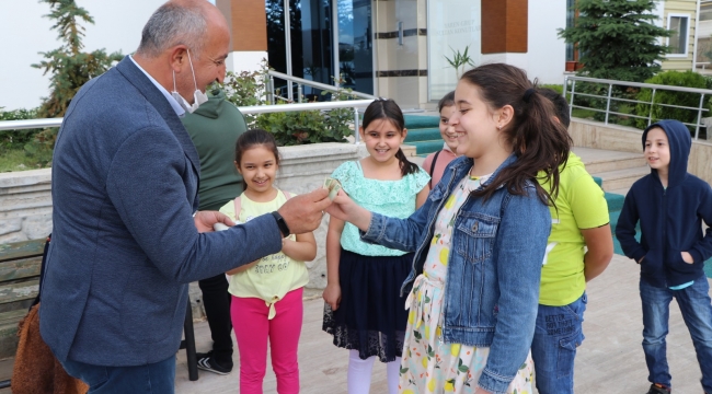 Belediye Başkanı çocukları harçlıksız bırakmadı