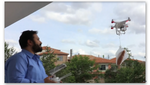 Ekmeğini bakkaldan dronla aldı