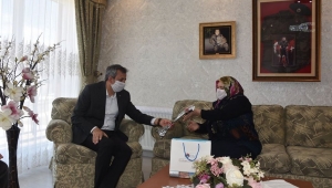 İçişleri Bakanı Soylu, şehit annesinin "Anneler Gününü" kutladı