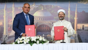 Ayasofya cami olarak diyanete devredildi