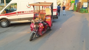Elektrikli bisikletle otomobil çarpıştı