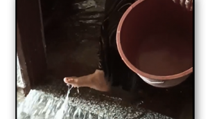 Sağanak yağış etkili oldu, ev ve iş yerlerini su bastı