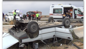 Virajı alamayarak şarampole devrilen otomobildeki 8 kişi yaralandı