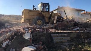 Riskli yapı raporu bulunan binalar yıkılıyor