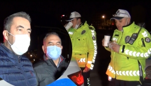 Soğuk havada görev yapan polislere çorba ikramı