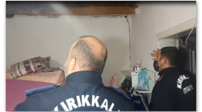 Deprem Kırıkkale'den de hissedildi bir evde zarar oluştu