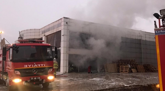 Maske fabrikasında yangın ...!