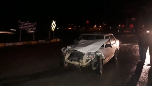 Otomobil ile tır çarpıştı 3 kişi yaralandı