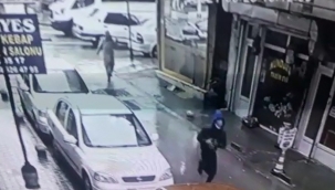 Kapkaç anı güvenlik kamerasına yansıdı
