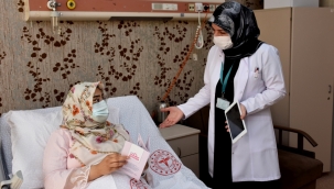 Hastanede doğum yapan her anneye tabletle salgın anlatılıyor