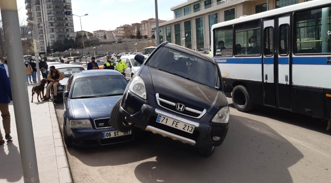 Kontrolden çıkınca başka bir aracın üzerine çıktı