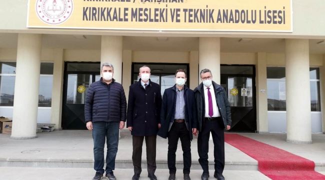 Meslek lisesi atölyesinde teknik inceleme