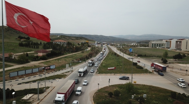 Tam kapanma öncesi karayollarında trafik yoğunluğu 