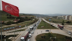 Tam kapanma öncesi karayollarında trafik yoğunluğu 