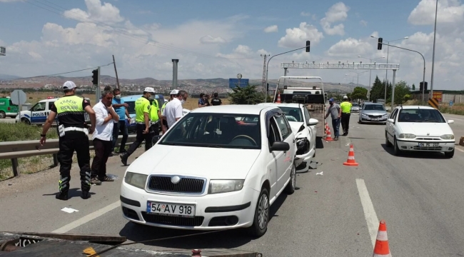 Kırıkkale'de iki otomobil çarpıştı 6 kişi yaralandı