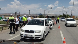 Kırıkkale'de iki otomobil çarpıştı 6 kişi yaralandı