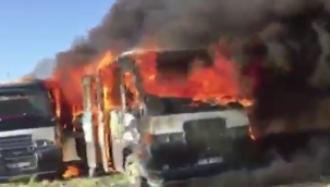 Park halindeki iki yolcu minibüsünde yangın