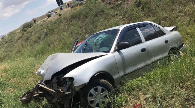 Şarampole savrulan otomobildeki 2 kişi yaralandı