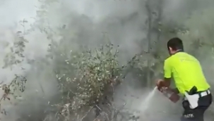 Canını hiçe sayan trafik polisi yeni bir faciayı önledi