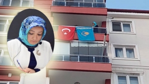 Evine bayrak asarak acılarını paylaştı