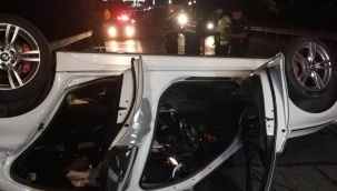 Metrelerce savrulan otomobildeki 3 kişi yaralandı