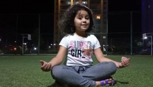 Minik Asya söylemleriyle duygulandırdı