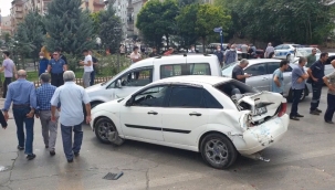 Freni boşalan vinç, 7 araçla çarpıştı