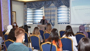 Öğretmen adayları çocuk hakları konusunda eğitime alındı