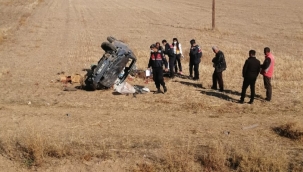 Metrelerce savrulan otomobil şarampole devrildi