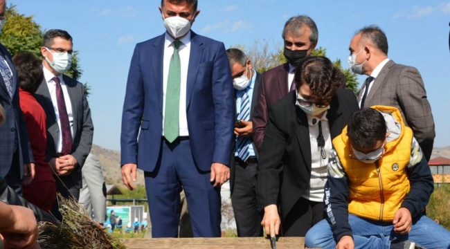 Tarım Akademisi öğrencileri tohumları toprakla buluşturdu