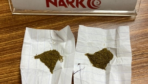 Evinde uyuşturucu paketlemesi yapıyordu