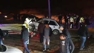 Göreve giden polisler kaza yaptı 2'si polis, 3 kişi yaralandı